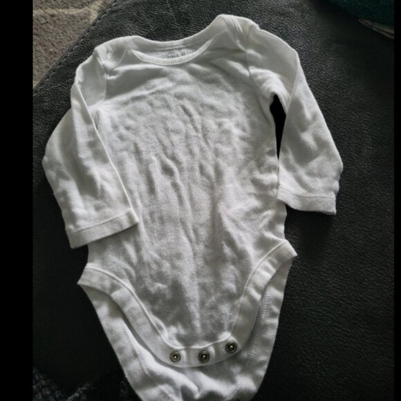 Baby size 3-6 Months long sleeve white onesie - Picture 1 of 1